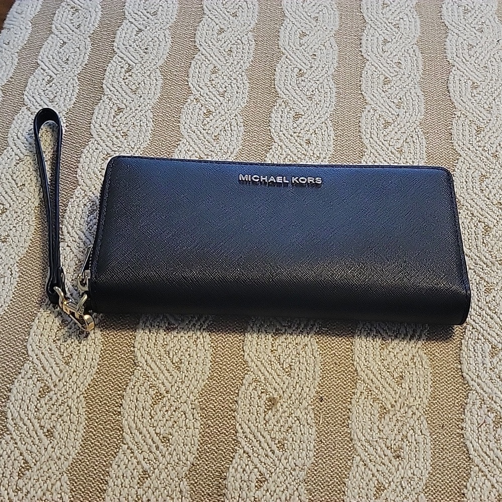 MK walletp8 - Picture 2 of 16